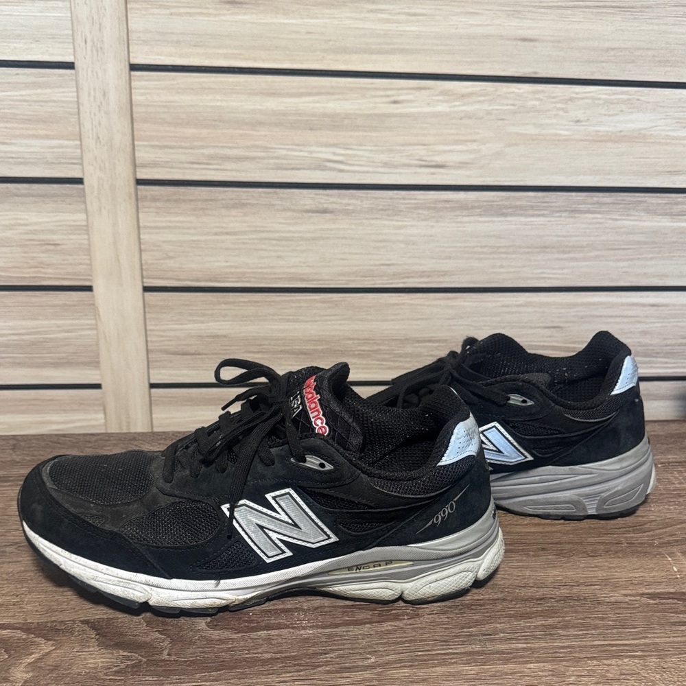 New Balance Men's Black and Gray Sneakers
